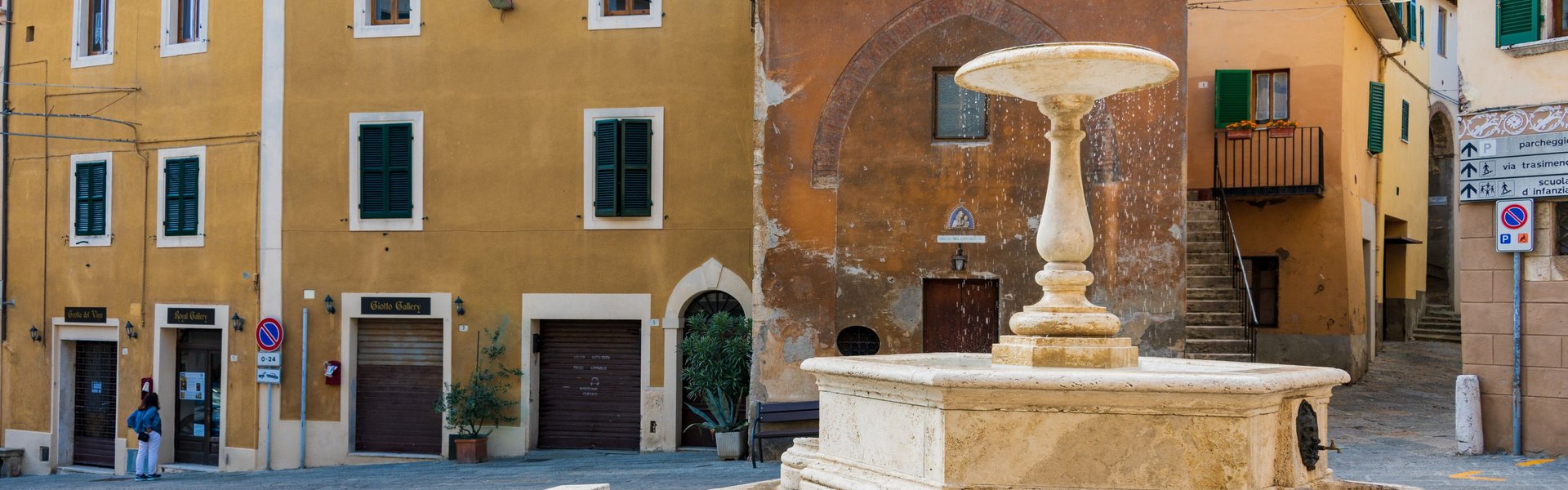 Chianciano, centro storico con fontana